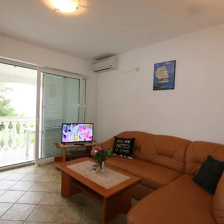 Two-bedroom In Vii Apartment *